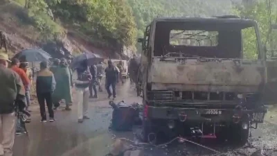 সেনাবাহিনীর ট্রাকটি কাশ্মিরের ভীমবার লেন থেকে পাহাড়ি রাস্তা দিয়ে পুঞ্চের দিকে যাচ্ছিল।