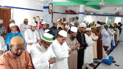 বাগেরহাটের মোংলায় ঈদের জামাত অনুাষ্ঠত। ছবি: ইত্তেফাক