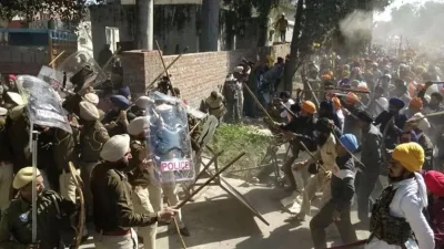 আজনালা থানায় অমৃতপাল অনুগামীদের হামলা। ফেব্রুয়ারি ২০২৩। 