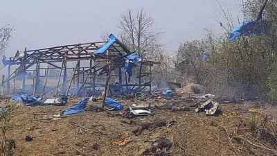 মিয়ানমারে ক্ষমতাসীন জান্তার বিমান হামলায় দেশজুড়ে ২১০ জনেরও বেশি বেসামরিক নাগরিক নিহত হয়েছেন।