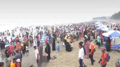 পর্যটকে মুখর হচ্ছে কক্সবাজার। ছবি: ইত্তেফাক 