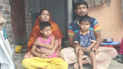পরিবারের সঙ্গে পুঙ্গ রেবেকা বেগম। ছবি: ইত্তেফাক