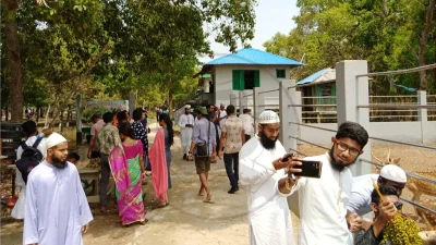 ঈদ উপলক্ষে সুন্দরবনে পর্যটকদের ঢল