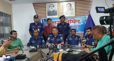প্রেস ব্রিফিংয়ে কক্সবাজারের পুলিশ সুপার মাহফুজুল ইসলাম।