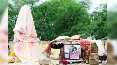 রাজস্থান রাজ্যে রূপ কানওয়ার নামে অল্প বয়সী এক বধূকে চিতায় চড়ানোর এক ঘটনা নিয়ে দেশজুড়ে তুমুল হৈচৈ হওয়ার পর সতী বিরোধী আইনকে কঠোর করার ঐ উদ্যোগ নেয়া হয়।