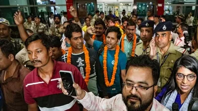 দেশে ফেরার পর প্রধানমন্ত্রী নরেন্দ্র মোদি ও সেনাবাহিনীকে ধন্যবাদ জানিয়েছেন ভারতীয়রা।