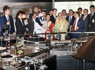 বিজ্ঞান জাদুঘর পরিদর্শন করছেন প্রধানমন্ত্রী শেখ হাসিনা। ছবি: ফোকাস বাংলা