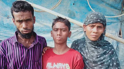মা-বাবার সঙ্গে রাতুল ইসলাম ফাহিম। ছবি: ইত্তেফাক