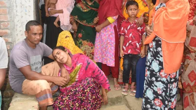 স্বজনদের আহাজারি। 