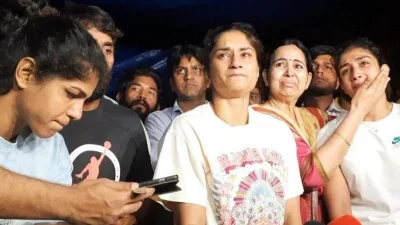 বুধবার রাতে পুলিশ তাদের ওপরে লাঠি চার্জ করেছে বলে অভিযোগ করছেন কুস্তিগিররা