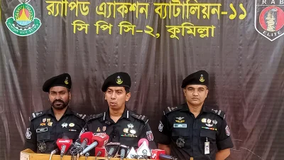 র&zwnj;্যাবের  কার্যালয়ে সাংবাদিক সম্মেলন বক্তব্য দিচ্ছেন অধিনায়ক লেফটেন্যান্ট কর্নেল মো. তানভীর মাহমুদ পাশা। সৌজন্য ছবি  