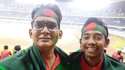 বাংলাদেশ বনাম ভারতের খেলা দেখতে কলকাতার সল্ট লেক স্টেডিয়ামে যান নিলয় বিশ্বাস।  
