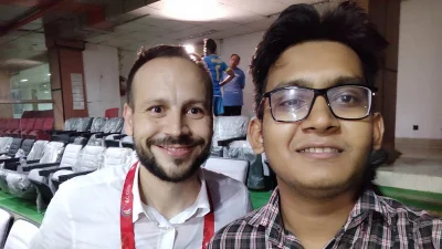 আবাহনীর কোচ মারিও লেমোসের সঙ্গে নিলয় বিশ্বাস। 