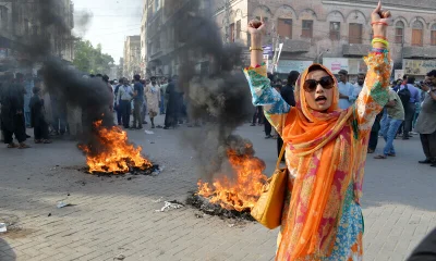পিটিআই সমর্থকদের বিক্ষোভ। ছবি: ডন