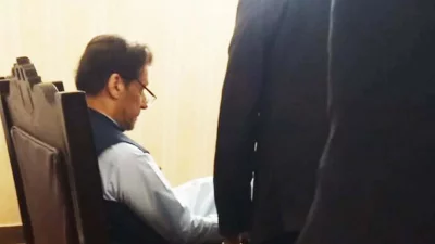 পাকিস্তানের সাবেক প্রধানমন্ত্রী ও তেহরিক-ই-ইনসাফের (পিটিআই) চেয়ারম্যান ইমরান খান নিজের জীবন নিয়ে শঙ্কা প্রকাশ করেছেন।