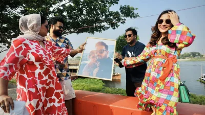 এই ছবি নিয়েই চলছে জোর গুঞ্জন। ছবি: ফেসবুক