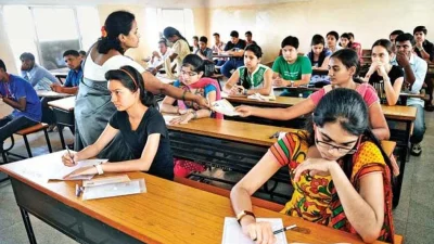 কলকাতায় টেট পরীক্ষা চাকরিপ্রার্থীরা