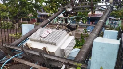 রাখাইন রাজ্যে বিদ্যুতের ট্রান্সফর্মার ভেঙ্গে পড়েছে