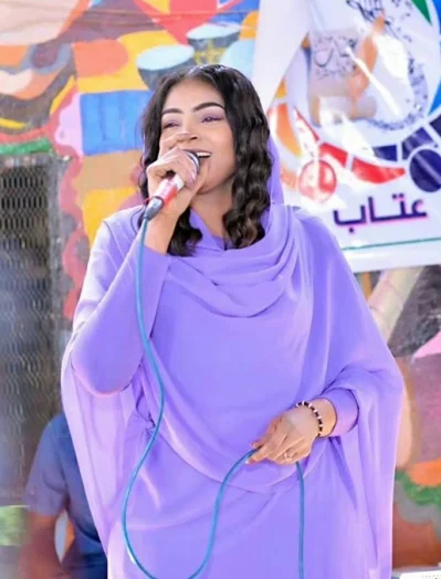 সুদানের গায়িকা শাদেন মুহাম্মদ হুসাইন। সংগৃহীত ছবি