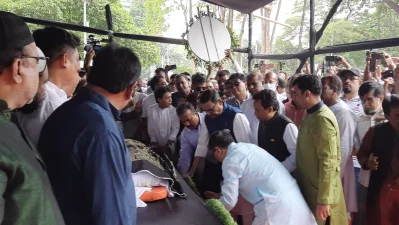 বাংলাদেশ আওয়ামী লীগের পক্ষে পুস্পস্তবক অর্পন করেন দলের সাধারণ সম্পাদক ওবায়দুল কাদের। ছবি: সংগৃহীত