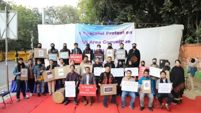 যন্তরমন্তরে তারা বিক্ষোভ দেখাচ্ছেন।