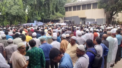 এফডিসিতে ফারুকের জানাজা। ছবি: সংগৃহীত