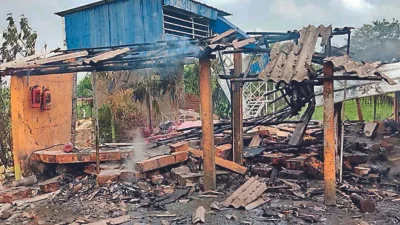 পূর্ব মেদিনীপুরের এগরায় বেআইনি বাজি কারখানায় প্রবল বিস্ফোরণ, মৃত অন্ততপক্ষে ৯ জন।