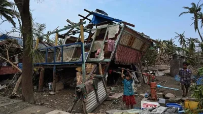 বাংলাদেশ সীমান্তবর্তী রাখাইন রাজ্যে ঘূর্ণিঝড় মোখায় অন্তত ৪১ জনের মৃত্যু হয়েছে।
