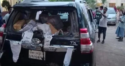 হামলার সময় গাড়ি ভাঙচুর। ছবি: ইত্তেফাক