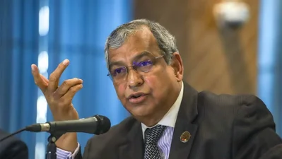 তাকসিম এ খান। 