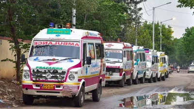 কলকাতার বাইরে অ্যাম্বুলেন্স সিন্ডিকেটের দাপট প্রবল।