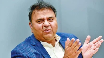 বুধবার (২৪ মে) তিনি দল ছাড়ার ঘোষণা দেন।
