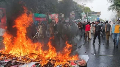 গত ৯ মে ইমরান খানকে গ্রেপ্তারের পর পিটিআই কর্মীরা রাওয়ালপিন্ডির জেনারেল হেডকোয়ার্টারসহ সামরিক স্থাপনায় হামলা চালায়, ভাঙচুর ও অগ্নিসংযোগ করে।