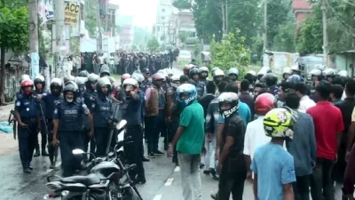 নাটোর বিএনপি কার্যালয়ের সামনে। ছবি: ইত্তেফাক 