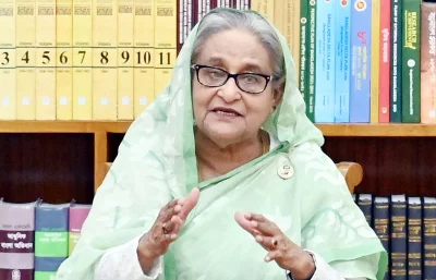 প্রধানমন্ত্রী শেখ হাসিনা সোমবার গণভবনে আওয়ামী লীগ ও সহযোগী সংগঠনের বিভিন্ন পর্যায়ের নেতাকর্মীদের সঙ্গে মতবিনিময় করেন। ছবি: ফোকাস বাংলা