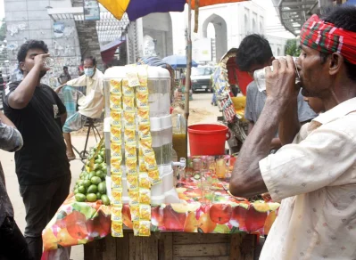 গরমে বাড়ছে অস্বস্তি। ছবি: ফোকাস বাংলা