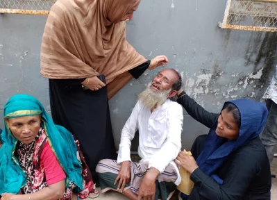 হাসপাতালে হতাহত শ্রমিকদের স্বজনদের আহাজারি। ছবি: ইত্তেফাক
