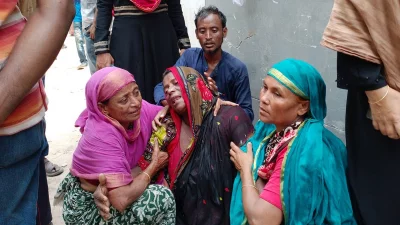 হাসপাতালে হতাহত শ্রমিকদের স্বজনদের আহাজারি। ছবি: ইত্তেফাক