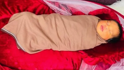 মোবাইল ফোনের আলোতে জন্ম নেওয়া শিশু ওমায়মা
