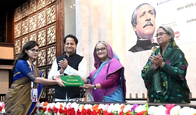 বঙ্গবন্ধু ক্রিয়েটিভ ট্যালেন্ট সার্চ-২০২৩ ও বঙ্গবন্ধু শেখ মুজিব বৃত্তি পুরস্কার-২০২২ প্রদান করেন প্রধানমন্ত্রী। ছবি: পিএমও
