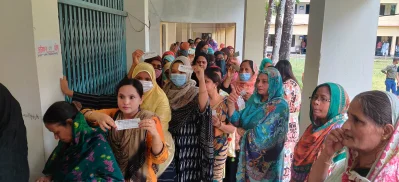ভোট কেন্দ্রে তুলনামূলক নারী ভোটাদের উপস্থিতি বেশি। ছবি: তানভীর আহমেদ 