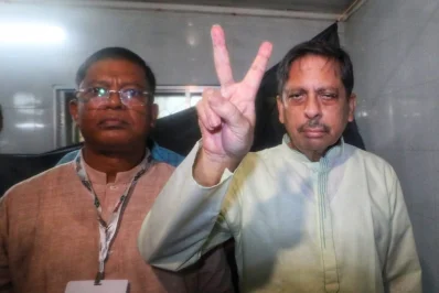 বরিশালের মানুষের পাশে আছি এবং থাকবো বলেন নৌকা প্রার্থী আব্দুল খায়ের।ছবি: ইত্তেফাক