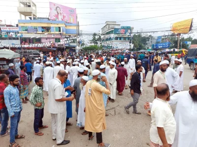বরিশাল নগরীজুড়ে বহিরাগতদের আনাগোনা দেখা গেছে। ছবি: ইত্তেফাক