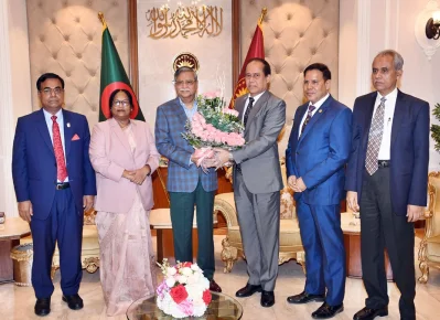 রাষ্ট্রপতি মো. সাহাবুদ্দিনের সঙ্গে সাক্ষাতে সিইসি। ছবি: ফোকাস বাংলা