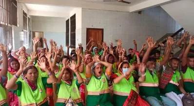 বর্জ্য অপসারণে কাজ করবেন এসব পরিচ্ছন্নতাকর্মী।