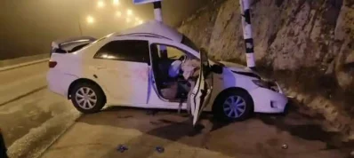 ওমানে নিহত বাংলাদেশি মোশাররফের দুর্ঘটনাকবলিত গাড়ি। ছবি: ইত্তেফাক