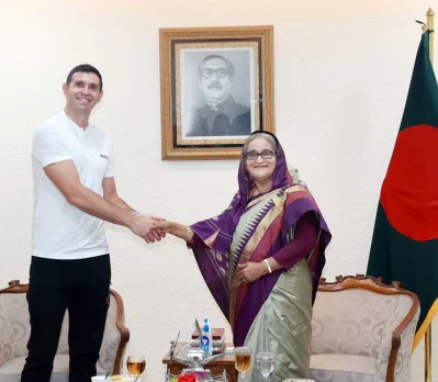 প্রধানমন্ত্রী শেখ হাসিনার সঙ্গে আর্জেন্টাইন তারকা এমিলিয়ানো মার্টিনেজের সাক্ষাত। ছবি: ফোকাস বাংলা