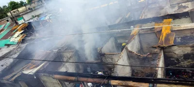 টেকনাফে বার্মিজ মার্কেটে আগুনে পুড়েছে বহু দোকান। ছবি: ইত্তেফাক