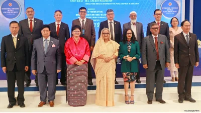 ঢাকায় ন্যাশনাল কনফারেন্স অন পাবলিক হেলথ অ্যান্ড ডিপ্লোমেসি শীর্ষক আন্তর্জাতিক সম্মেলনে বিশ্ব স্বাস্থ্য সংস্থার দক্ষিণ-পূর্ব এশিয়ার সদস্য দেশগুলোর স্বাস্থ্যমন্ত্রীদের সঙ্গে প্রধানমন্ত্রী শেখ হাসিনা। ছবি: ফোকাস বাংলা
