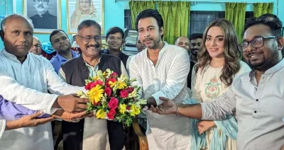 ভূঞাপুরে অভিনেতা আফরান নিশো ও নায়িকা তমা মির্জা। ছবি: ইত্তেফাক